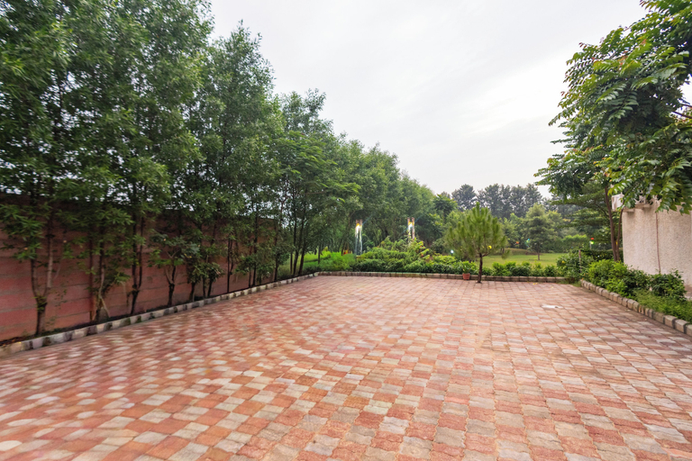 Property grounds 2, Alaya Stays Aroma Green 4 BHK Farmhouse, Gurgaon