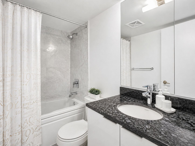 Bathroom 3, StayToronto - Modern Bay Apartments, Toronto