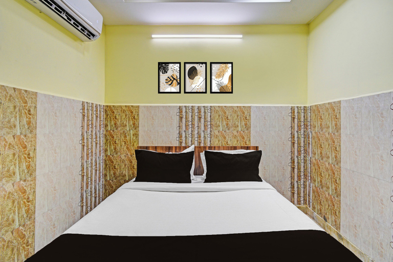 Room 4, Hotel O Sadashivpet Bus Terminal, Medak