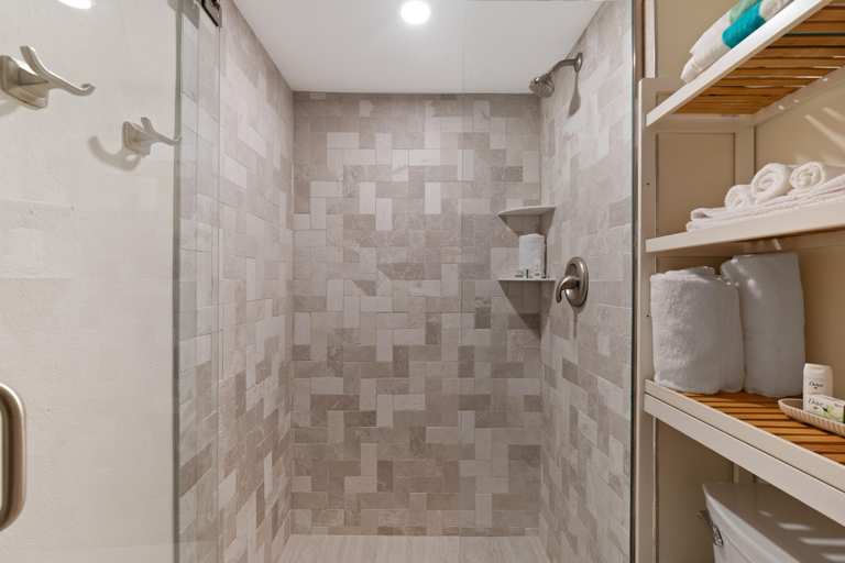 Bathroom 2, Seaside Condo 109, Lee