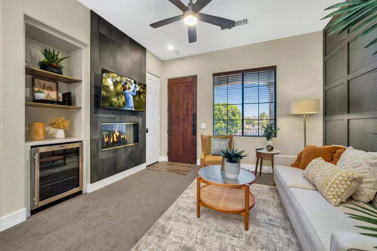 Room 4, Casa Arenas Modern Desert Retreat in Old Town LQ, Riverside