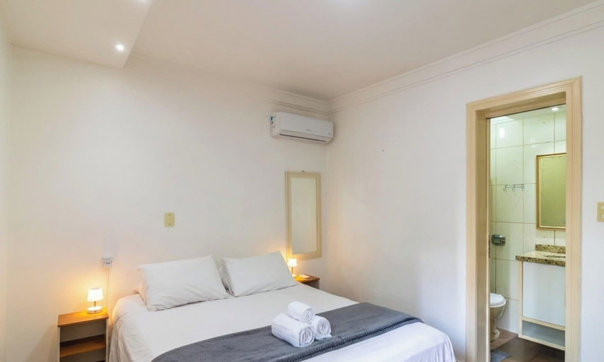 Room 2, Apt w/ Suite 30 m From the sea in Itapema Cae0103, Itapema