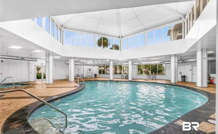 Room 4, Golden Sunsets - 2 Bed Pool Beach Fun, Baldwin