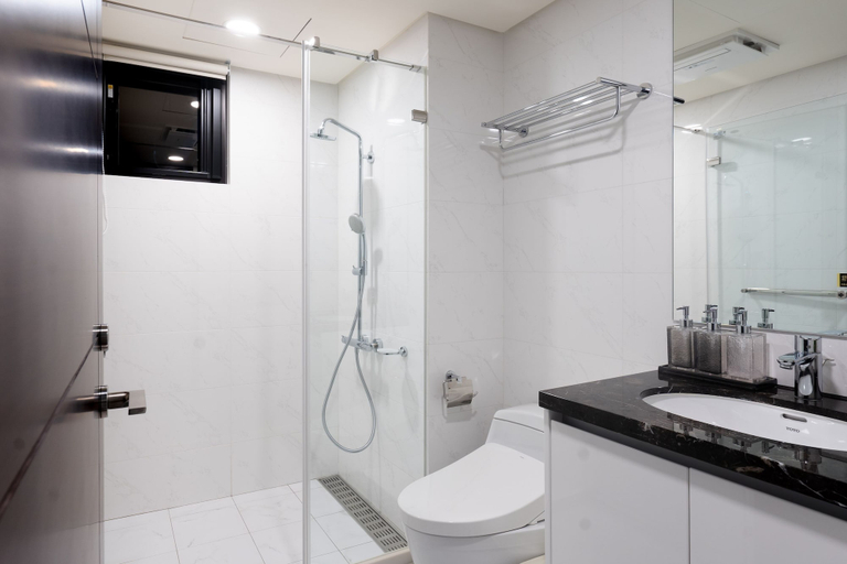 Bathroom 3, 2 bedrooms 2 bathrooms with a bathtub, Taipei City