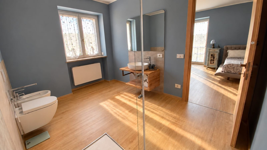Bathroom 4, La Primarosa, Biella