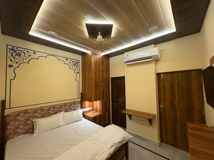 Room 2, Govind Niwas, Jaipur