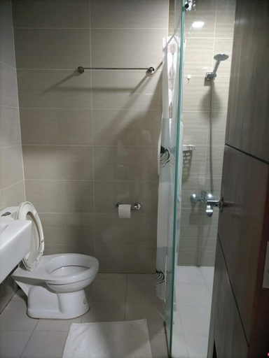 Bathroom 4, Elegant Urban Stay in Taguig City, Taguig