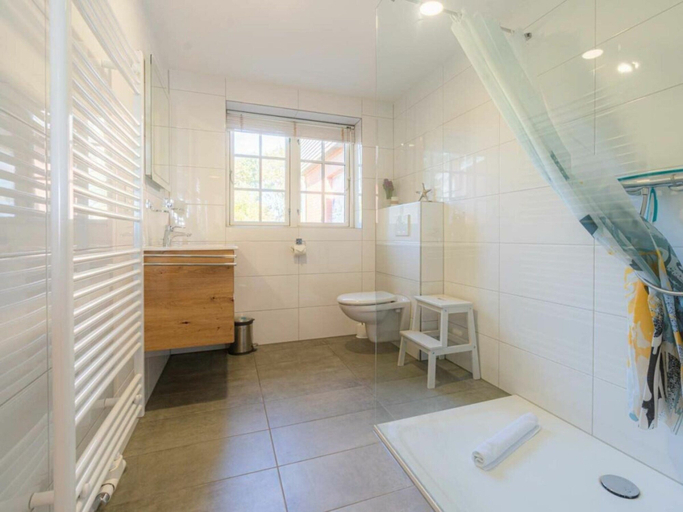 Bathroom 5, Holiday Apartment 3 "norderoog", Nordfriesland