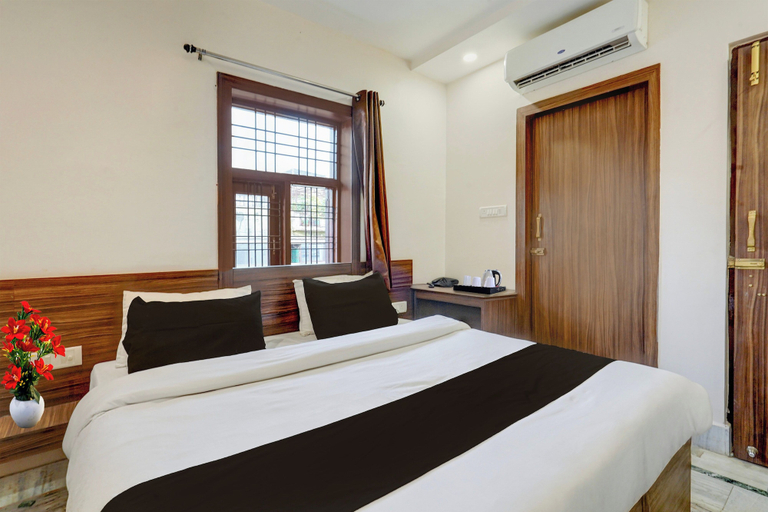 Room 5, OYO Townhouse Prayagraj, Kaushambi