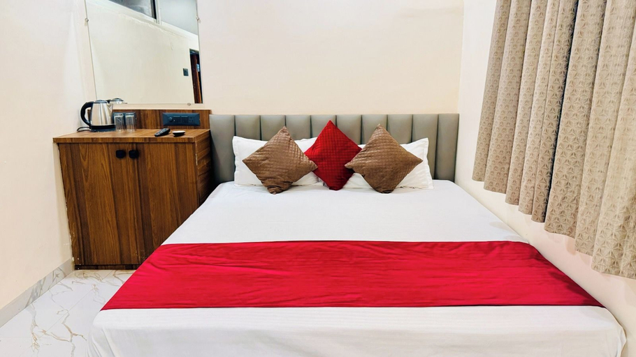 Room 5, Hotel Gurukripa Palace, West Nimar