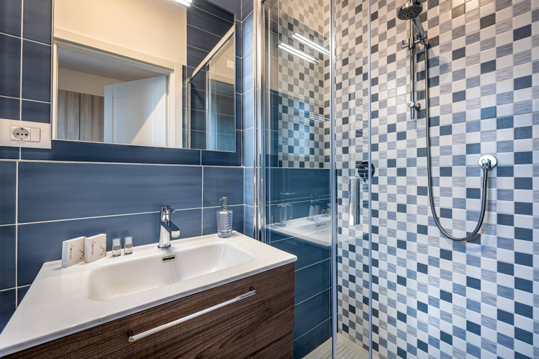 Bathroom 2, Landino 7, Florence