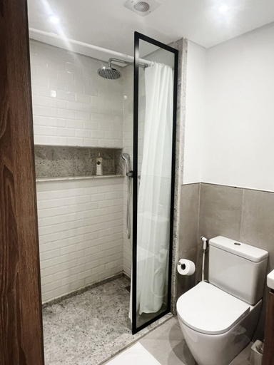 Bathroom 2, Amazing Deal at Elevens by Spacey #31, Al-Ma'adi