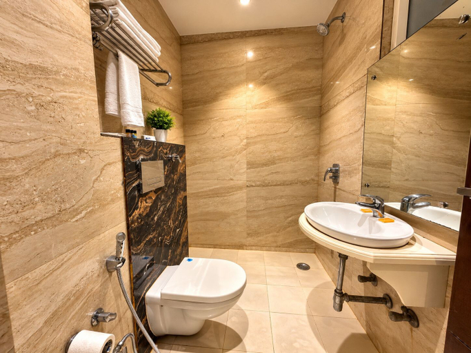 Bathroom 5, Hotel Taj Heights, Agra