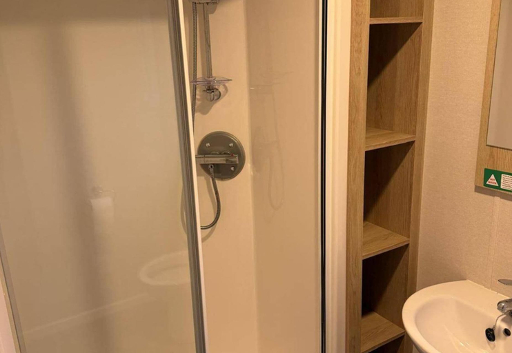 Bathroom 4, 3 Bed Caravan - Free Parking & Pet-friendly, Lancashire
