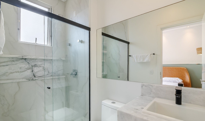 Bathroom, Apartment w/ Barbecue 240m From the Beach Ehi0401, Itajaí