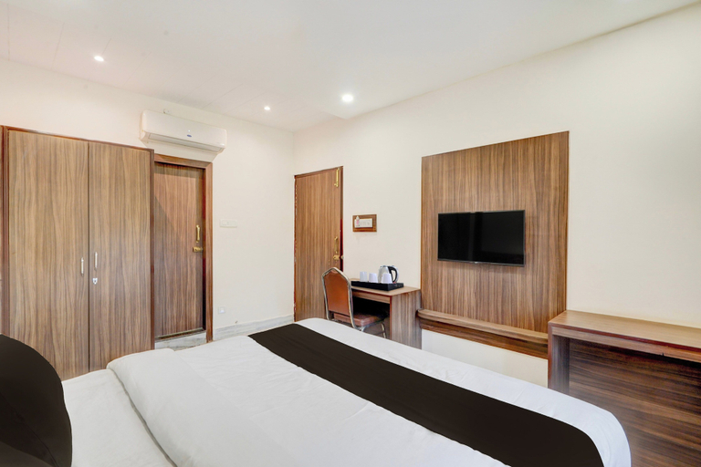 Room 3, OYO Townhouse Prayagraj Railway Station, Kaushambi