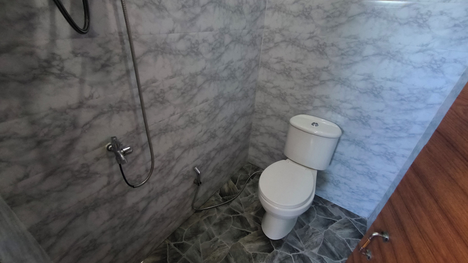 Bathroom 2, Merbabu Park, Semarang