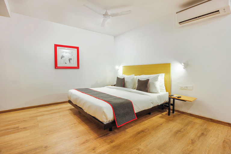 Room 3, Super Townhouse RCC Sunrise, Hyderabad