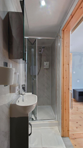 Bathroom, Adnans Hotel, Birmingham