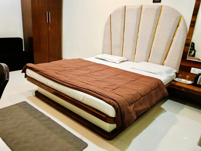 Room 5, HOTEL MANSAROVAR, East Nimar