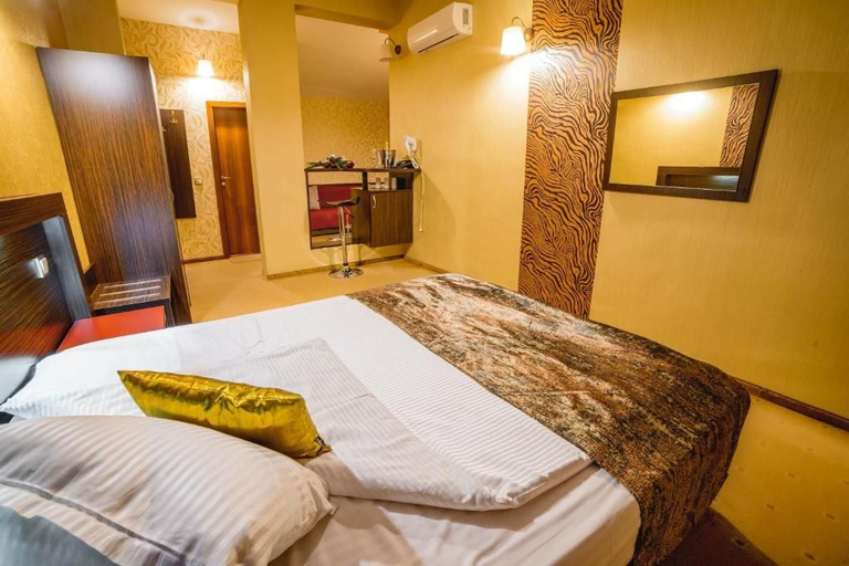 Bedroom 1, Eleganza Family Hotel, Stolichna