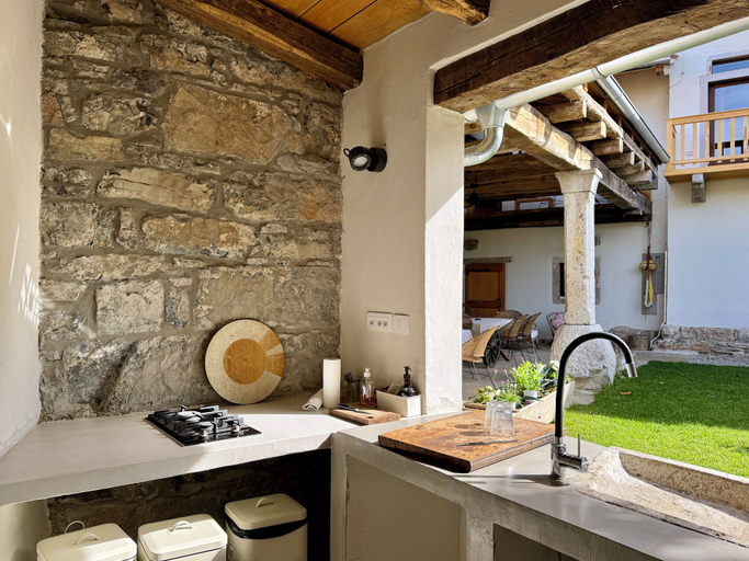 Private kitchen 4, Vila Kobdilj 1835 - Unique Stay in Karst, Komen
