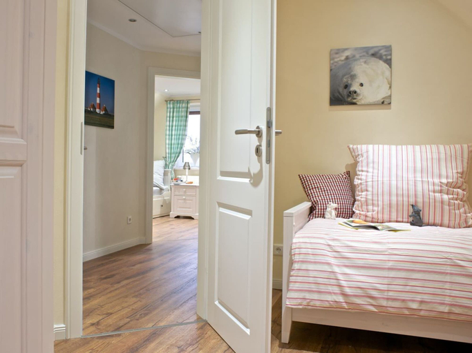 Room 3, Holiday Home in Tating With Swimming Pool, Nordfriesland