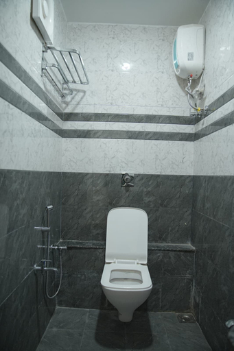 Bathroom 2, Hotel Harmony Inn Ahmedabad, Ahmadabad