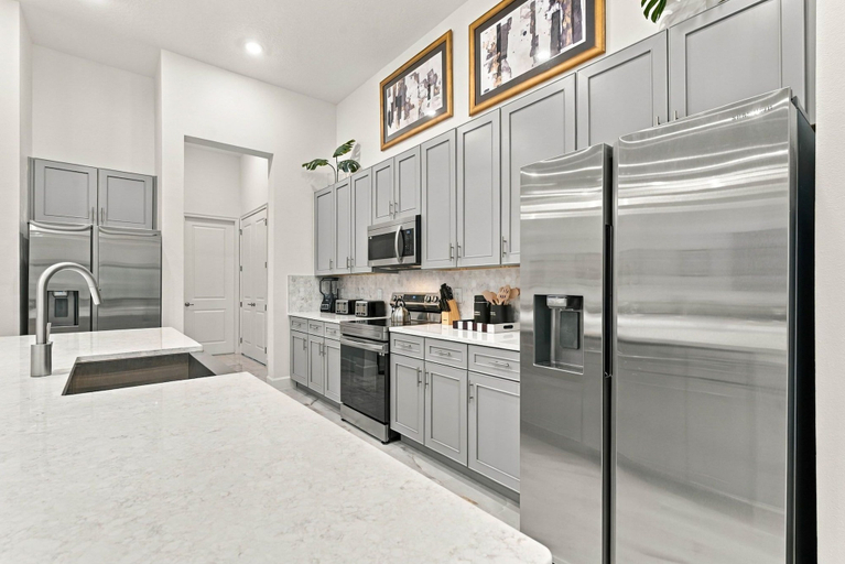 Private kitchen 4, Luxury 15br Suites, Pool and Themed Bedrooms, Orange