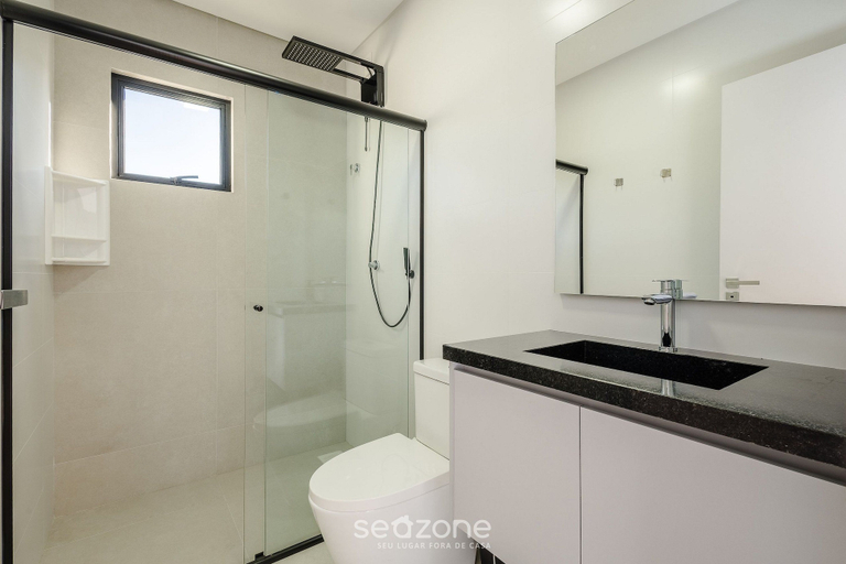 Bathroom, Apartments in a Building With a Pool, 180m From the Beach in Bombinhas - Sfrs, Bombinhas