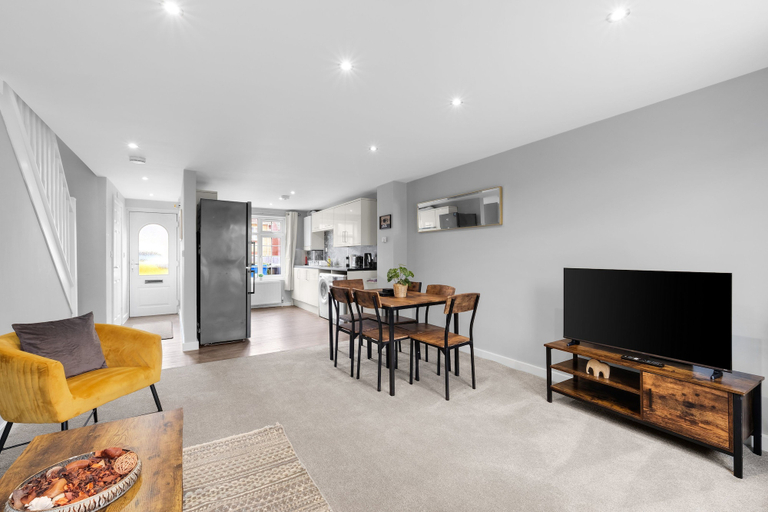 Interior 2, Dudley Gardens 3 Bedroom 1 Bath Hse, Poole