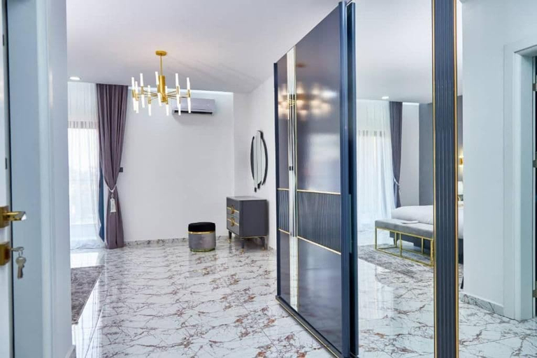 Room 5, LOUMIA PREMIUM Bastos, Mfoundi
