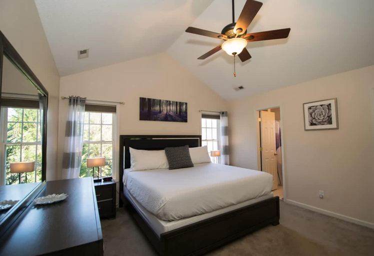 Room 3, Scenic 4BR w Deck Farm Views Near Asheville, Buncombe