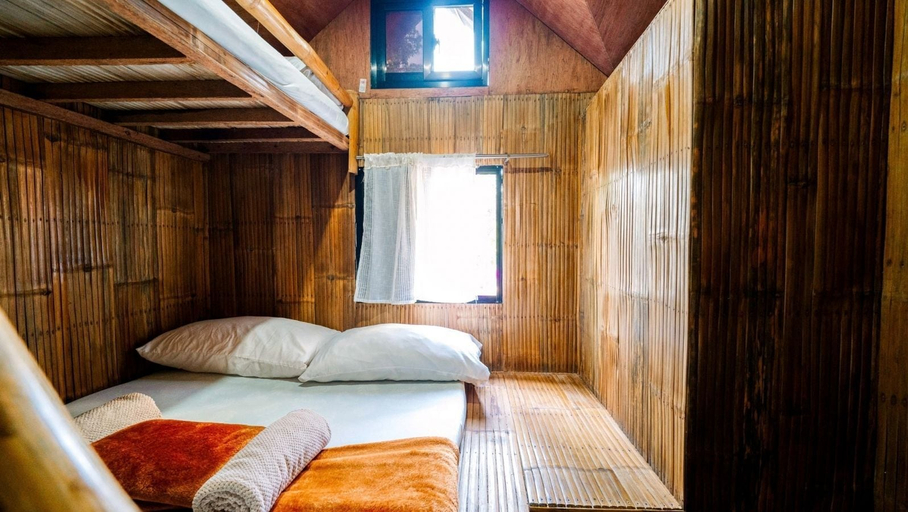 Room 4, Balai sa Bundok Bolinao, Bolinao