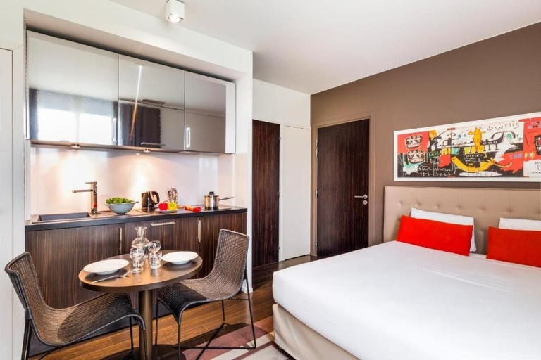 Room 2, Disneyland Deluxe flat, Seine-et-Marne