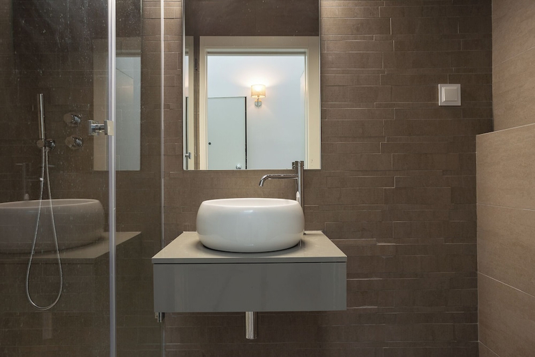 Bathroom 3, Morgan-Jupiter Apartments, Lisbon