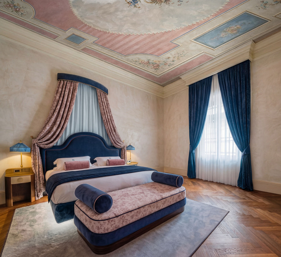 Room 5, Palazzo Sogni, Florence