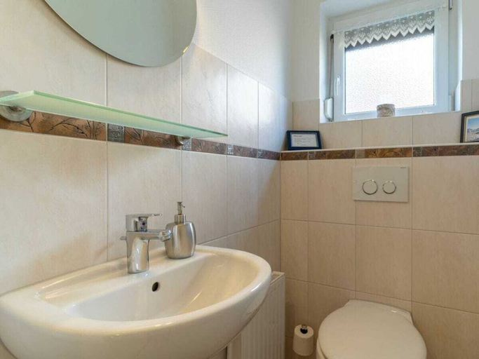 Bathroom 2, Apartment 90 in the Stella Guesthouse, Nordfriesland
