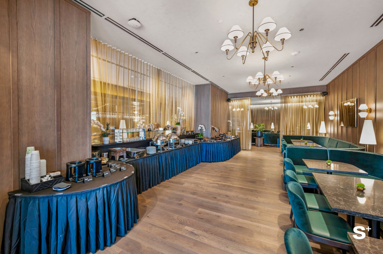 Dining 3, Luxury Studio in Miami -46th Floor, Pool, Miami-Dade