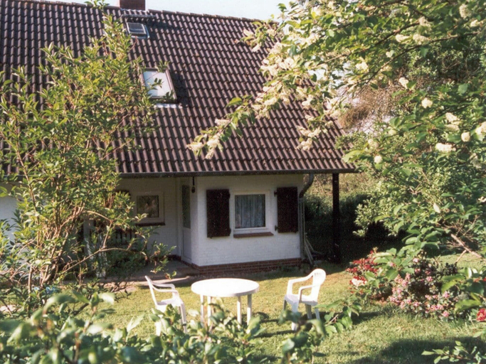 Outdoor dining, Holiday Apartment With 1 Bedroom, Nordfriesland