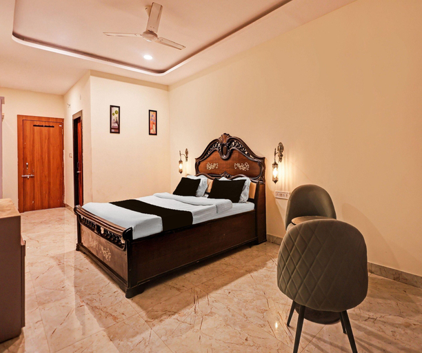 Room 5, Deluxe Room Hotel U Turn & Restaurant, Indore