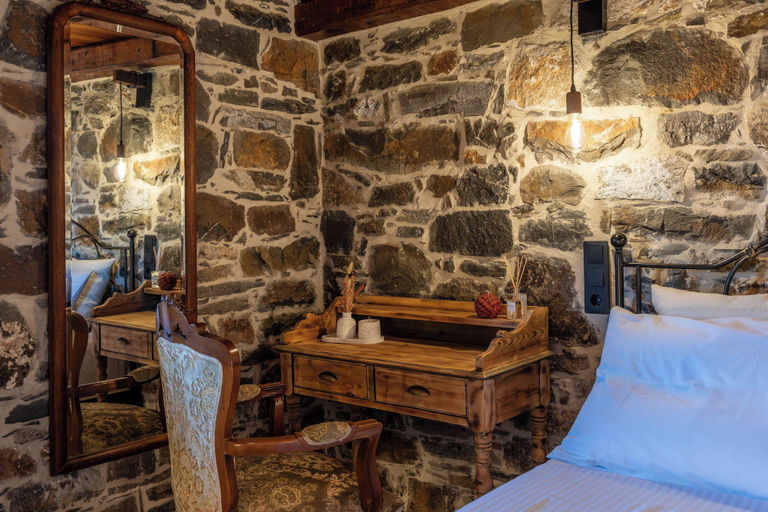 Room 4, Vorenia Horizon, Crete