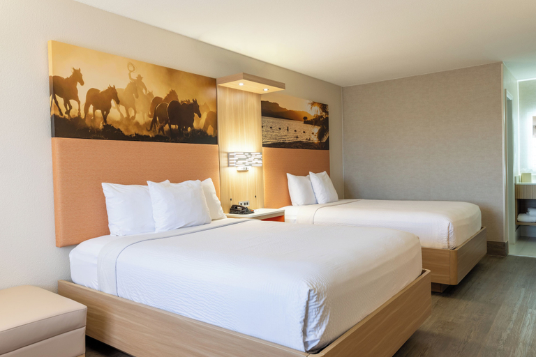 Bedroom 3, Days Inn by Wyndham Granbury, Hood