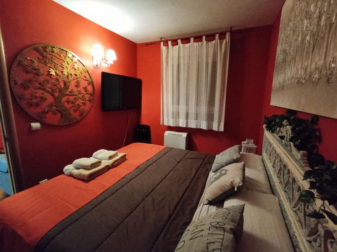 Bedroom 2, ApartaHotel CollaRubio, Madrid