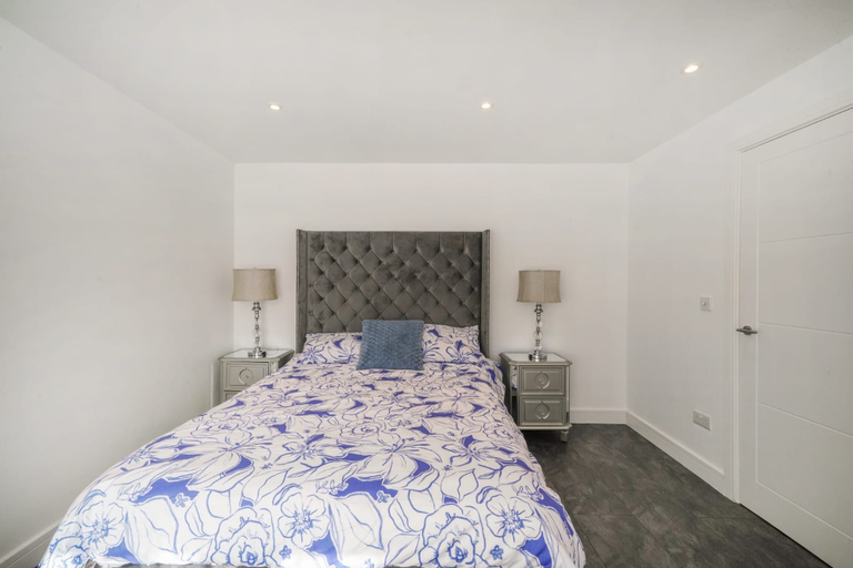 Room 5, Ground Floor Flat with Garden & Parking, London