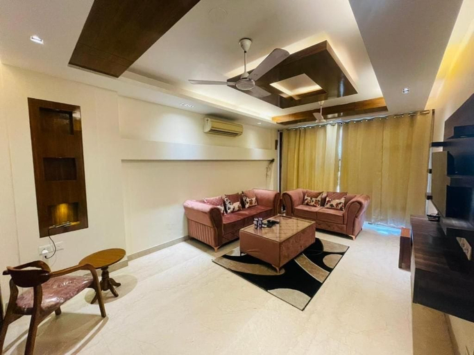 Living area 2, Fortune Home Bed N Breakfast- Room Basis, Delhi