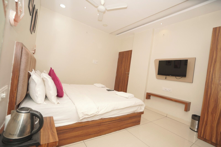 Room 5, Perfectotel, Indore