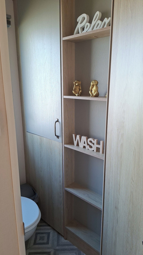 Bathroom 2, Cabin Sleeps 6 With Hot Tub, Lincolnshire