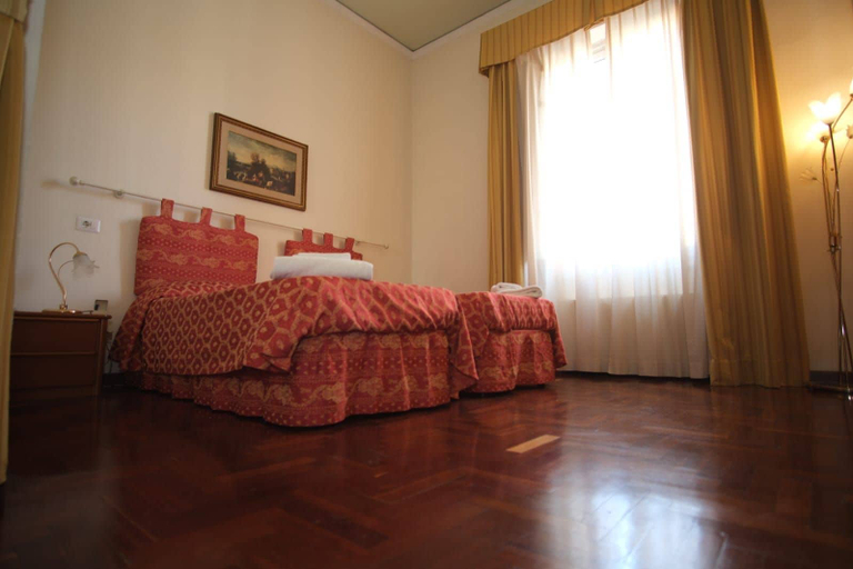 Bedroom 4, Hotel Grande Bretagne, Pistoia