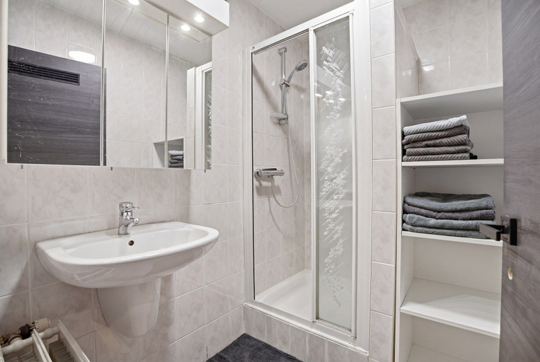 Bathroom, Cozy Sea-view Holiday Home, West-Vlaanderen